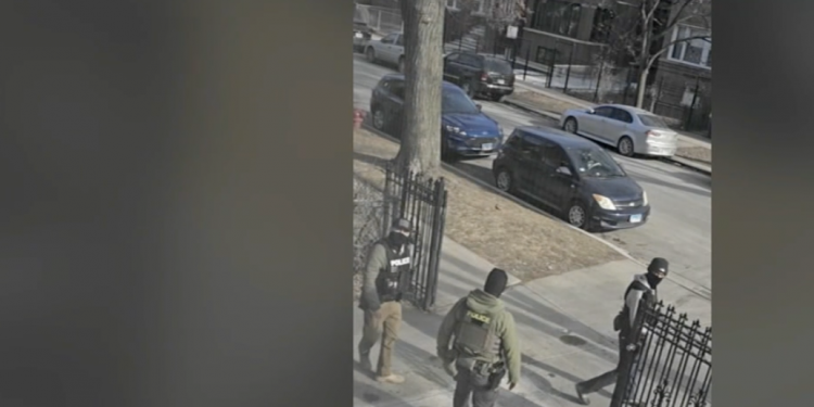 미국 이민세관단속국(ICE), 26일 하루동안 불법이민자 956명 체포